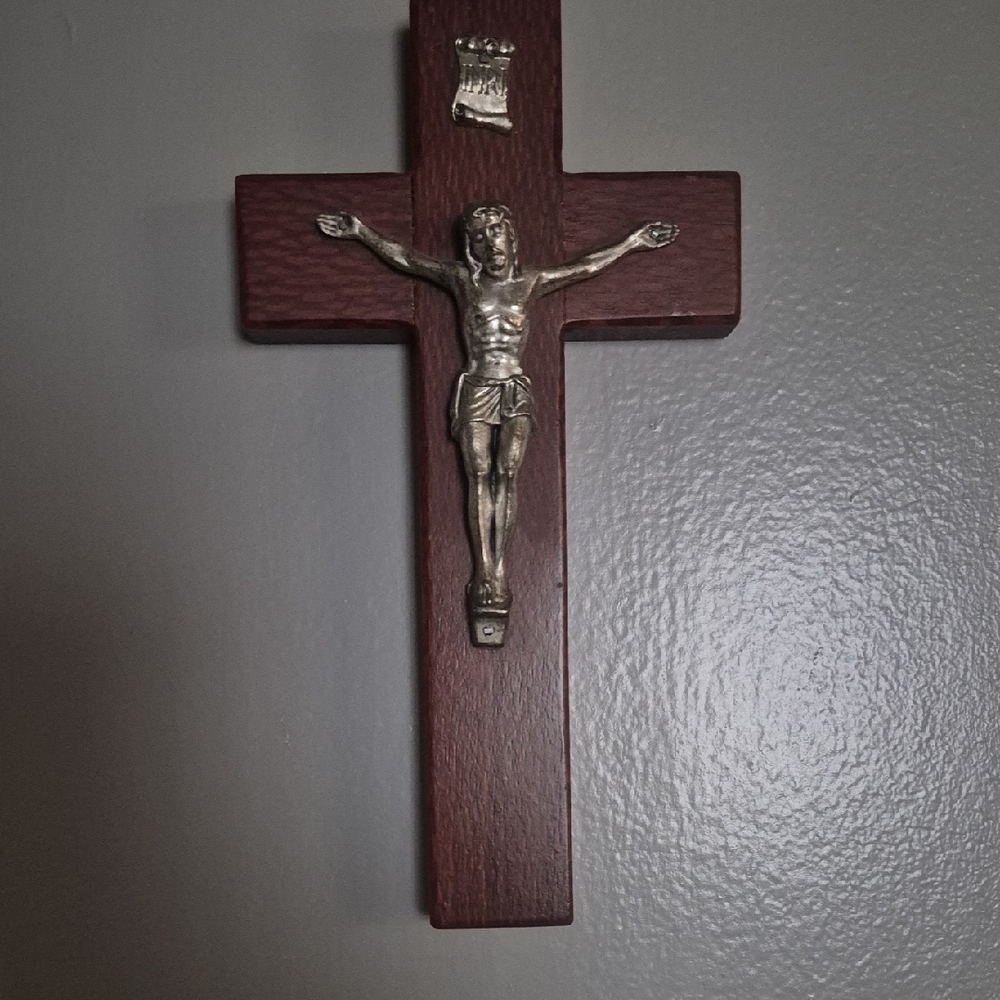 Elegant Silver and Brown Wall Cross Perfect Gift For EASTER, FIRST COMMUNION.